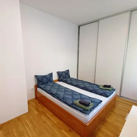 Luxapart Mejtas Centar Free Garage Apartment *
